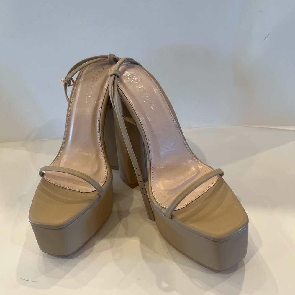 Elegant Tan Platform Heels NWT
